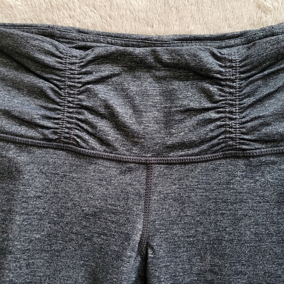 Lululemon cropped low rise leggings size 2​ - Picture 3 of 12